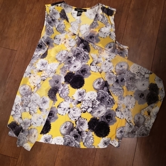 Adele & May sleeveless blouse size L no flaws beautiful print - Picture 6 of 6